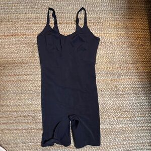 Honeylove Mid-Thigh Shapewear Bodysuit Built-In Bra Black Medium